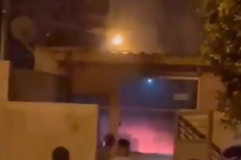 Mulher inconsciente é salva de incêndio por policiais militares 1 guidoval incendio mulher resgatada foto reproducao pm