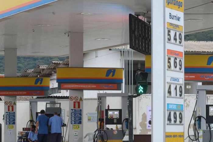 Preço médio do litro da gasolina sobe R$ 0,08 em uma semana em JF 1 posto de combustivel felipe couri