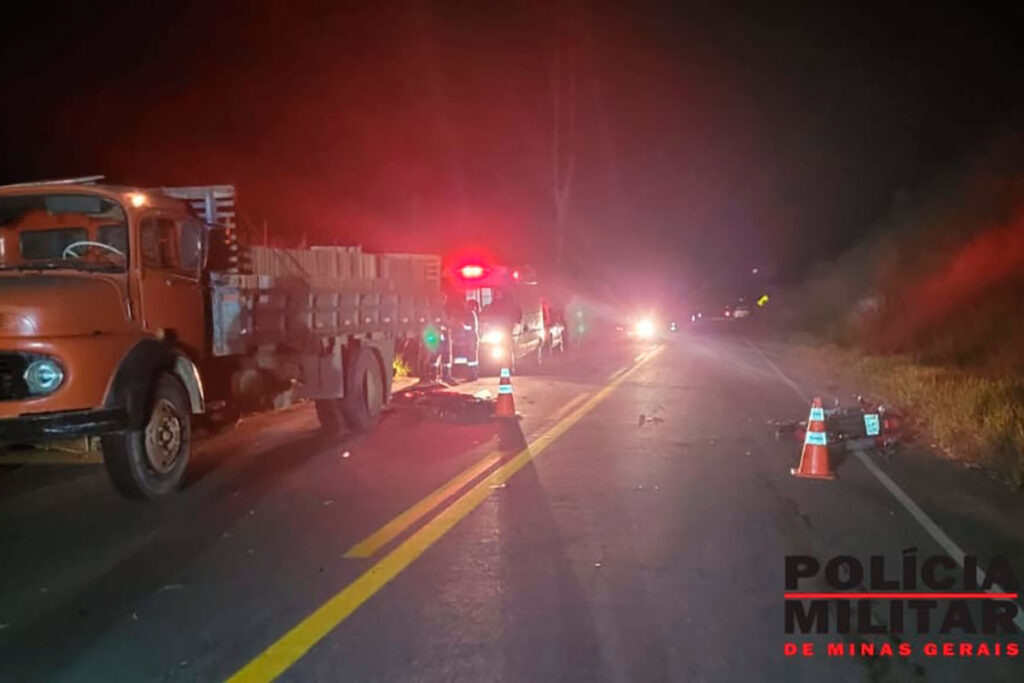 Motociclista morre após bater em traseira de caminhão 1 uba acidente com vitima fatal foto pmr