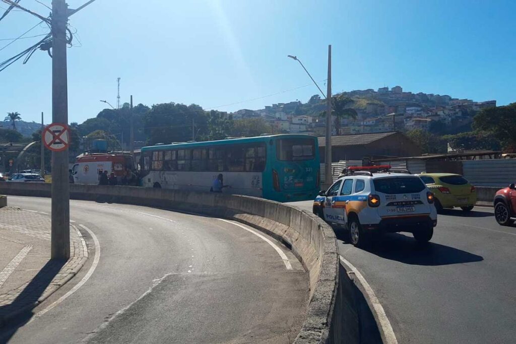 Idosa morre em queda dentro de ônibus 1 viaduto helio fadel idosa foto nayara zanetti destacada site