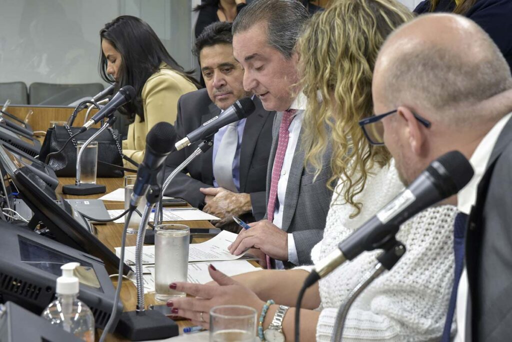 Reajuste para professores estaduais ganha aval de comissão e vai para segundo turno 1 votação reajuste de professores estaduais