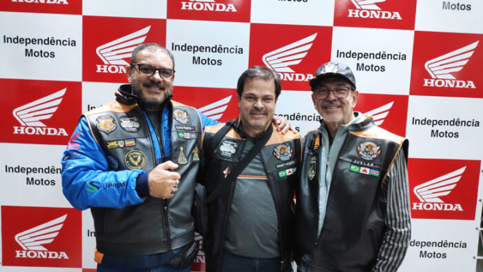 Coluna Cesar Romero - 30 e 31 de julho de 2023 8 1 motos ELES ACONTECEM 280723 coronel Clovis Pimenta Roney Vicente e Luiz Antonio Avelar Foto LUIZ CAVALINI