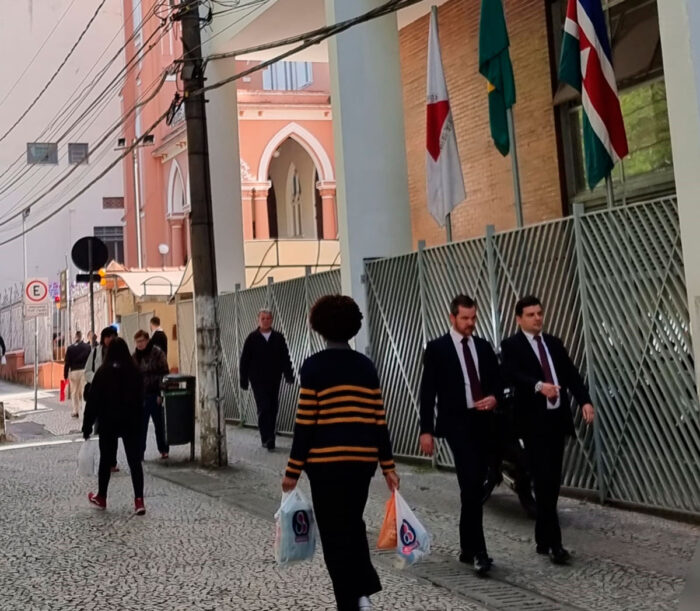 Audiência de instrução sobre caso do delegado Rafael é cancelada 1 Delegado Rafael a caminho do Fórum