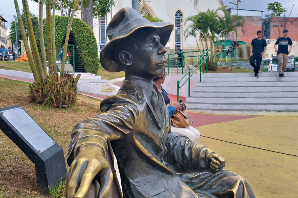 150 anos de Santos Dumont: sandumonenses falam sobre relação com o Pai da Aviação 5 Estatua Santos Dumont Leonardo Costa