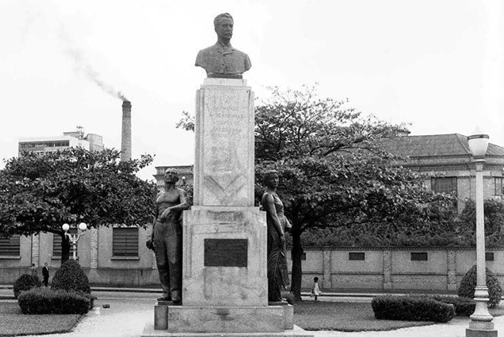 Funalfa não tem prazo para reinstalação de monumento tombado na Praça Antônio Carlos 4 MAURICIO RESGATANDO O PASSADO