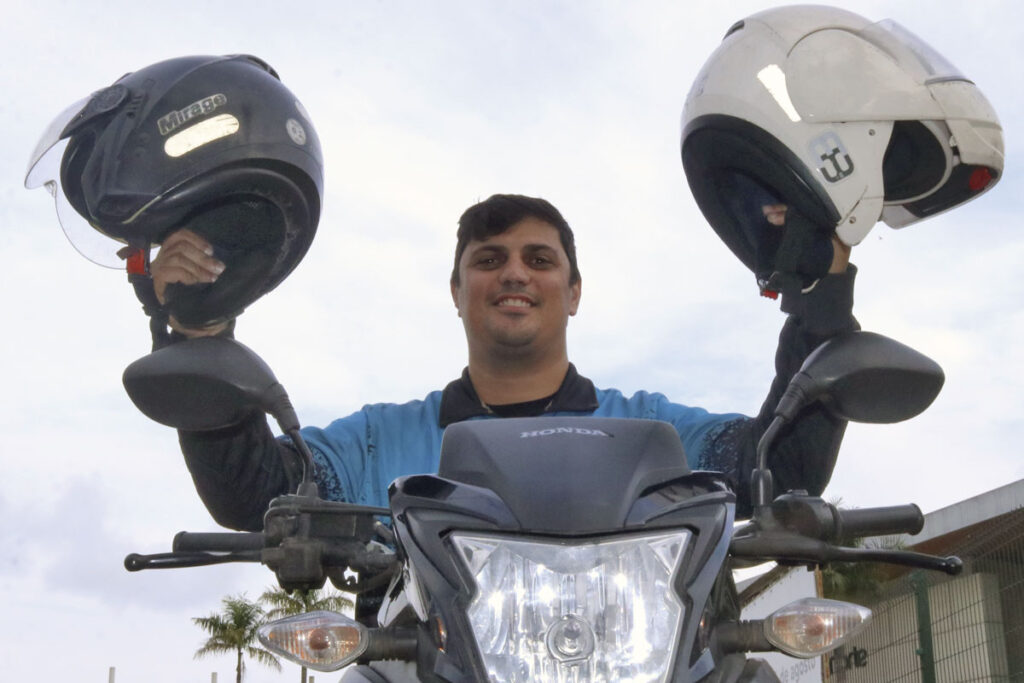 Tarifa mais barata atrai passageiros para transporte em moto por aplicativo 2 moto