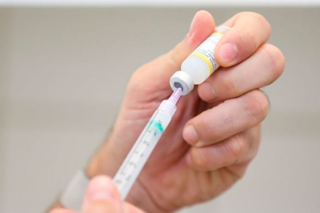 Cerca de 30% das pessoas que têm tétano morrem 1 Vacina