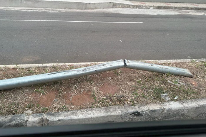 Poste com radar segue danificado há quase 50 dias 1 Vida urbana