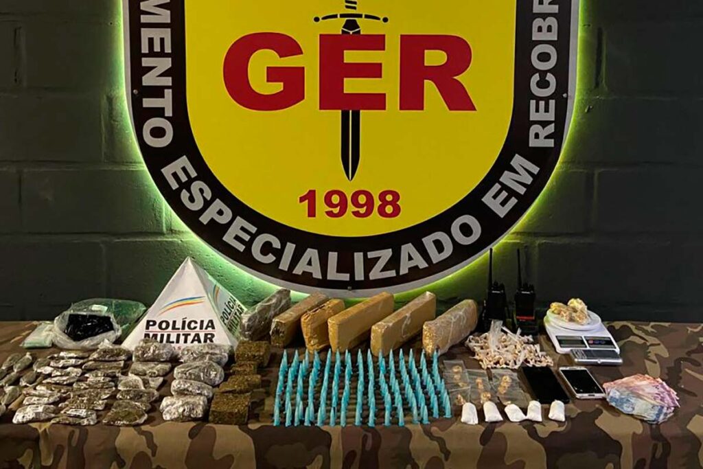 Mais de 500 porções de drogas são apreendidas em Juiz de Fora 1 tráfico de drogas foto pm