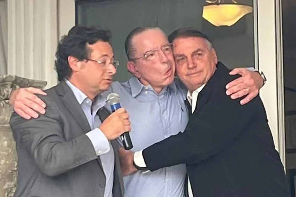Bolsonaro chora ao encontrar médico que o operou após facada em Juiz de Fora 1 bolsonaro medico reproducao metropoles