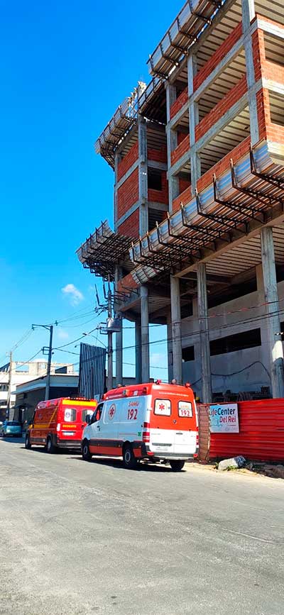 Homem cai de andaime em uma altura de 12 metros em São João del-Rei foto bombeiros
