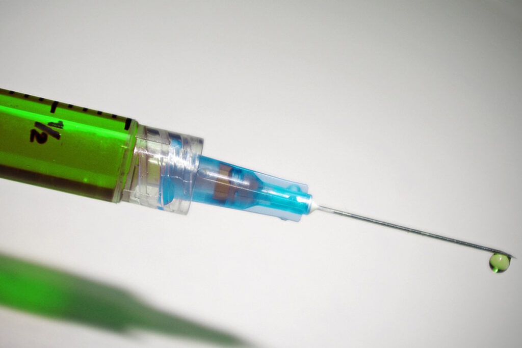 Novo remédio contra o colesterol, administrado duas vezes ao ano, é aprovado pela Anvisa 1 seringa pixabay