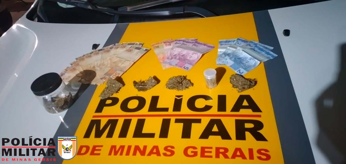 Passageira de ônibus é presa com maconha e skank escondida em mala 2 Passageira de ônibus é presa com maconha e skank escondida em mala foto pmr