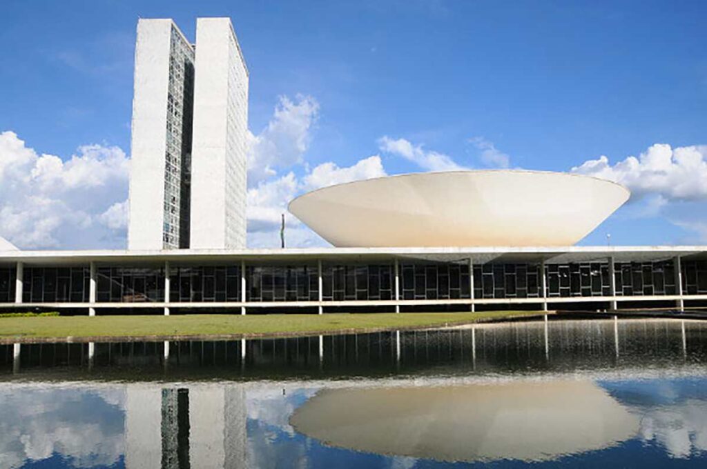 Câmara dos Deputados autoriza concurso; veja carreiras e salário 1 Câmara dos Deputados profissionais de saúde