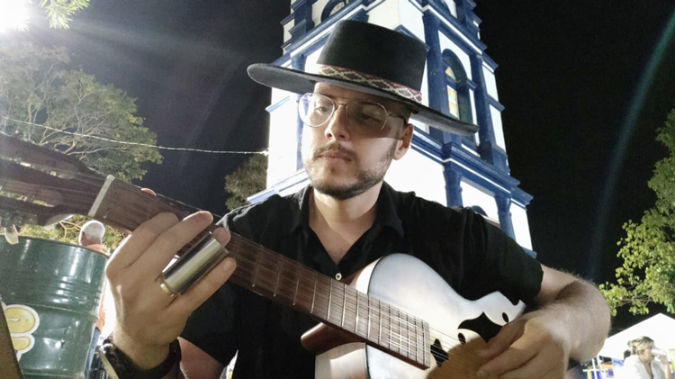 Cris Carcará, nascido em JF, ganha troféu de Melhor Violeiro 1 Cris Carcara
