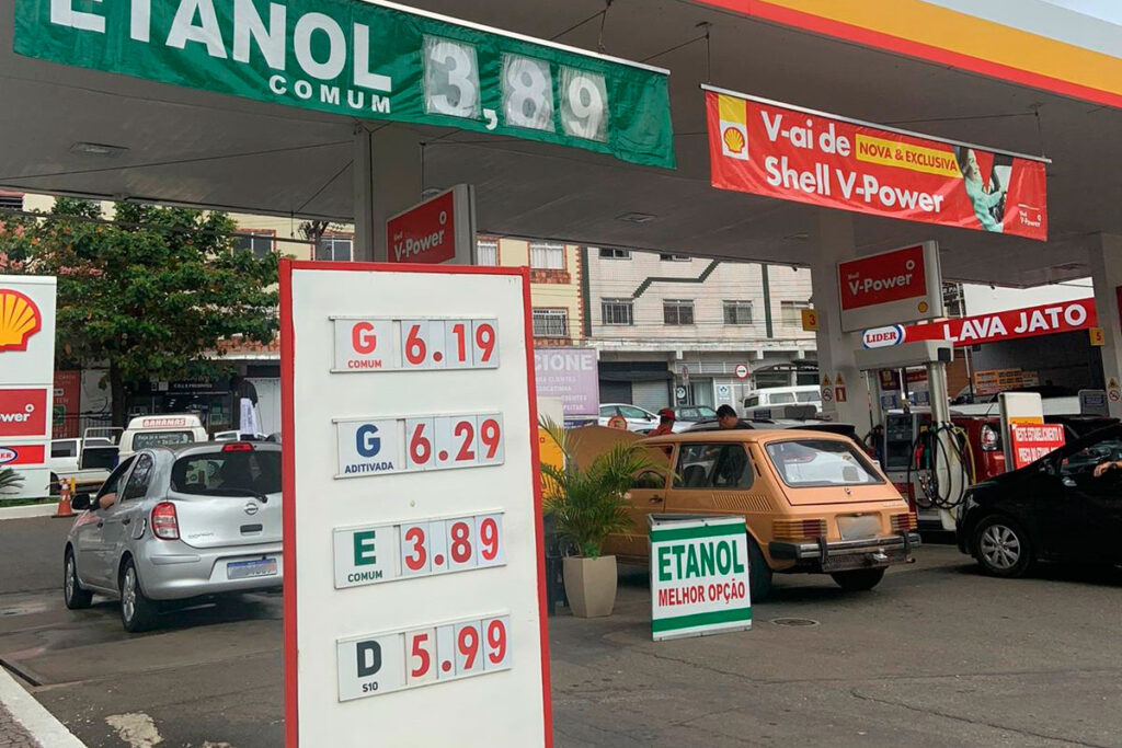 Com aumento da Petrobrás, gasolina pode ser encontrada por até R$ 6,14 em JF 1 GASOLINA Davi Carlos Acacio