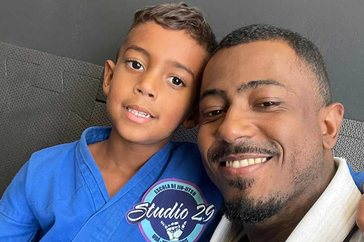 Homens que cresceram sem a presença dos pais dão outro sentido à paternidade 4 Joao Otavio e Enzo Arquivo pessoal 1