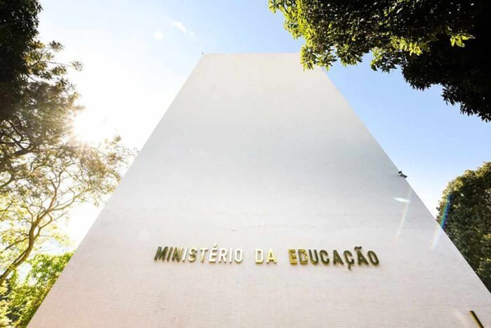 Governo vai pagar bolsa de R$ 1.050 por mês a estudantes de licenciatura 1 licenciatura