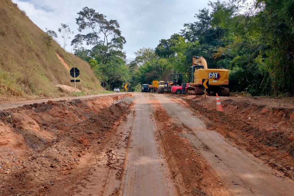 MG-133 passa por obras de recuperação entre Piau e Tabuleiro 2 MG 133 obras foto PMR 4