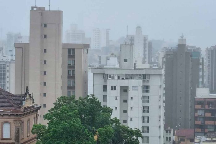 Frio e chuva devem marcar semana em Juiz de Fora 1 Previsao Leonardo Costa