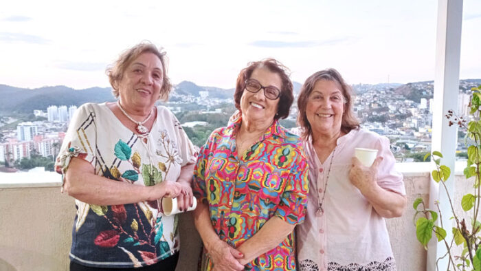 Coluna Cesar Romero - 22/08/2203 6 Regina Teixeira Dalva Bittar e Maria das Gracas Amorim 210823 enviada pela Giglia 1
