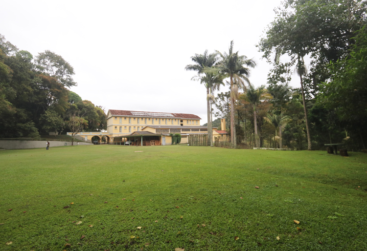 Seminário da Floresta sedia o Forest Beer neste sábado 1 A construção atual é parecida com a original, pois tem a mesma formação, apesar de ter passado por uma modernização, nos anos 1980, quando foi restaurada a parte interna e realizada uma pintura (Foto: Felipe Couri)