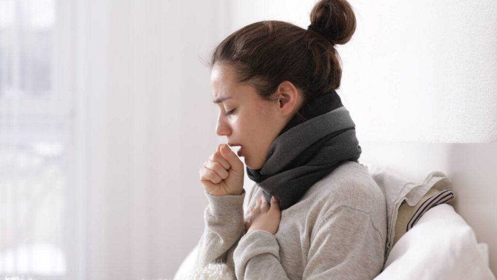 Pneumonia silenciosa preocupa médicos pelo avanço discreto e aumento de casos no país 1 Sinais_de_aviso_da_gripe_comum_O_que_buscar._(8)