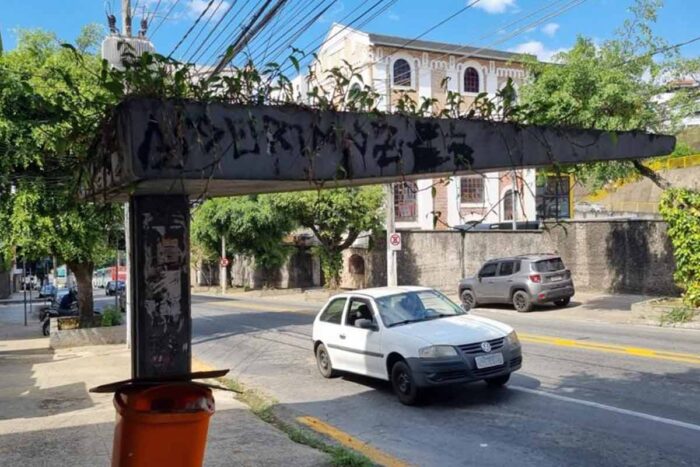 Ponto de ônibus desativado e sem manutenção na Avenida dos Andradas 1 Vida Urbana 1
