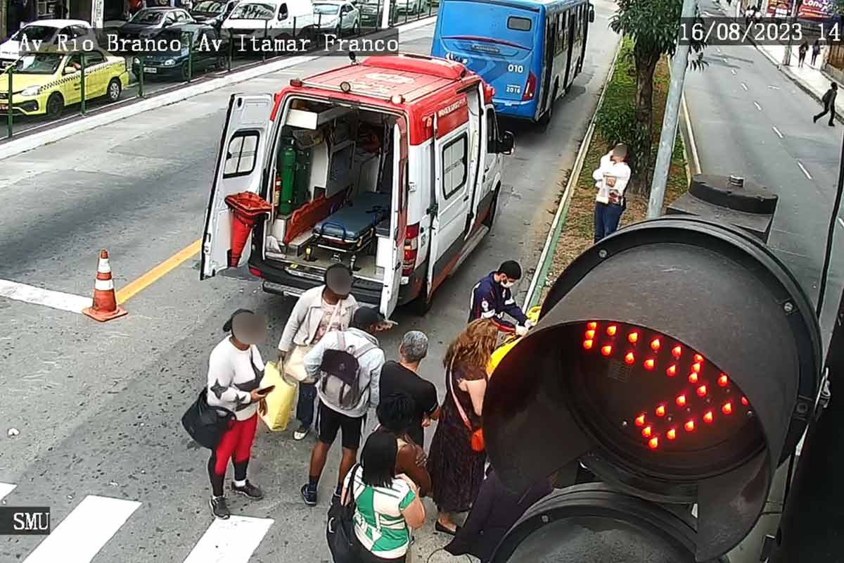 Adolescente é atropelado por ônibus na Avenida Rio Branco 1 acidente itamar com avenida rio branco reproducao jf trans
