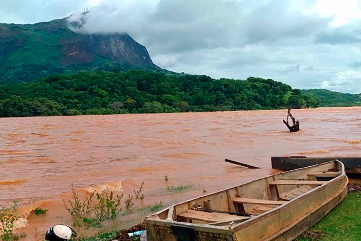 Rio Doce recebe esgoto sem tratamento 1 coluna mg Segundo o PIRH Doce maior parte do esgoto vai para as aguas do rio Doce sem tratamento foto Juninho Nogueira DRD
