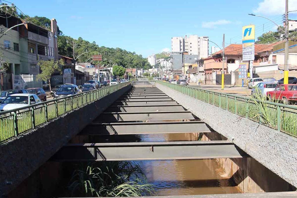 Homem em fuga pula em córrego após furtar materiais de obra de contenção 1 Unidade de vigilância será instalada na UPA de Santa Luzia (Foto: Lara Toledo/Arquivo TM)