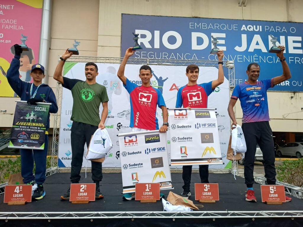 Antônio Carlos Alves e Aline Barbosa são os campeões da Corrida do Independência 1 corrida independencia by jean gobbi