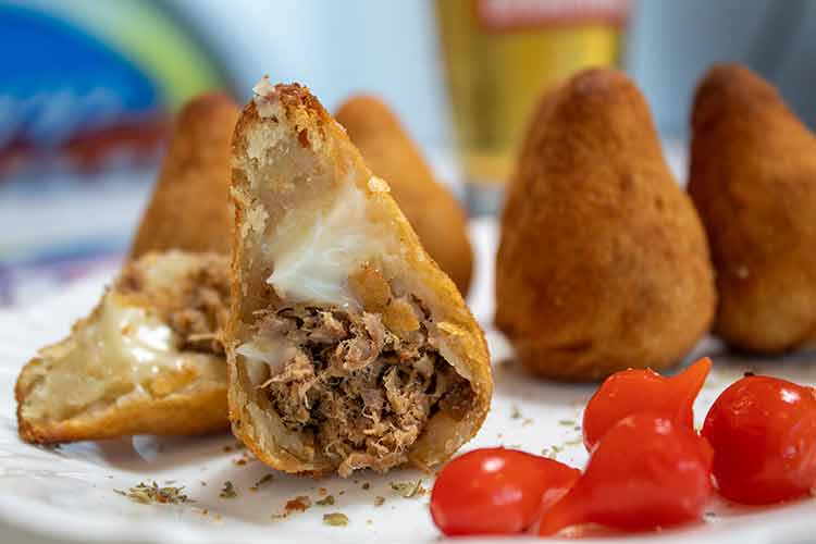 Novos petiscos para acompanhar nosso chopp preferido 2 coxinha costela com catupiry divulgacao