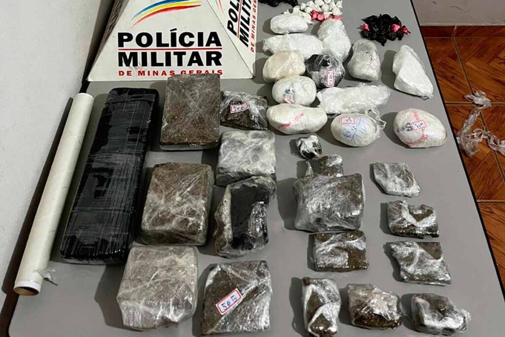 PM encontra 11 tabletes de maconha dentro de geladeira 2 PM encontra 11 tabletes de maconha dentro de geladeira foto pm