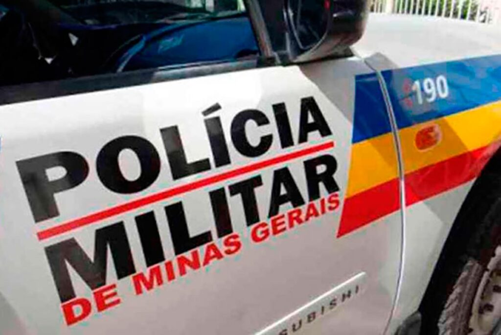 Mulher é morta por companheiro dentro de casa; homem foge e deixa crianças ao lado do corpo da mãe