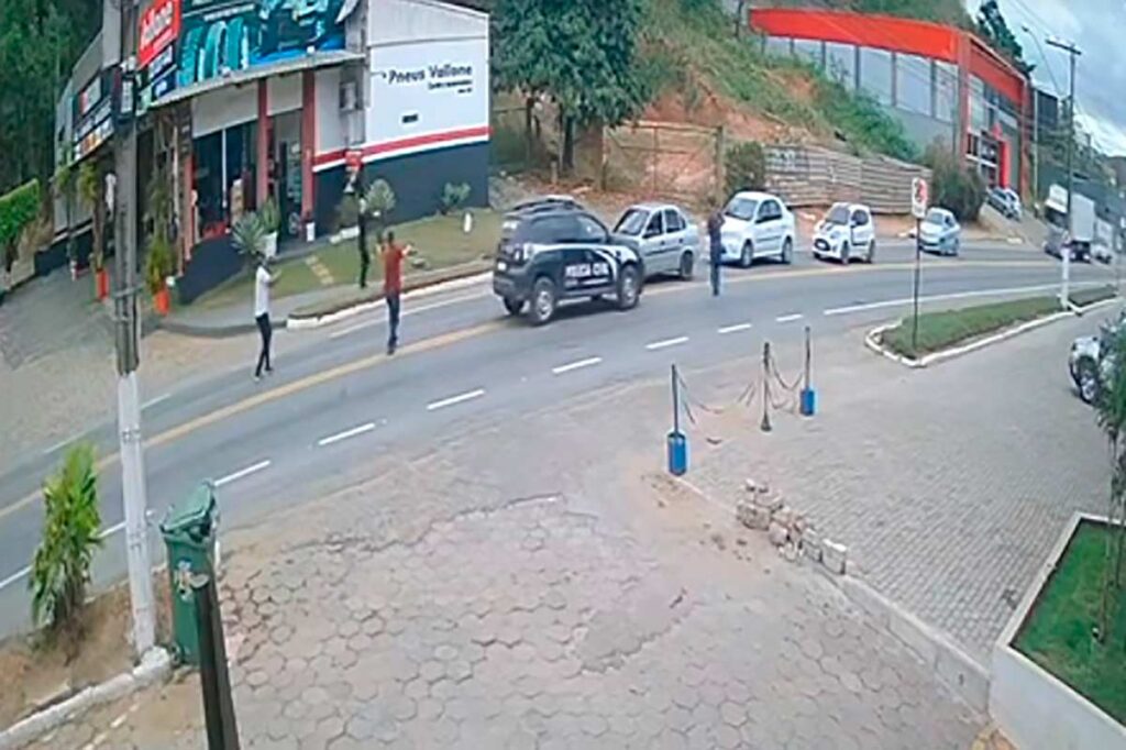 Trio é preso suspeito de recolher dinheiro em bocas de fumo 1 Trio é preso suspeito de recolher dinheiro em bocas de fumo