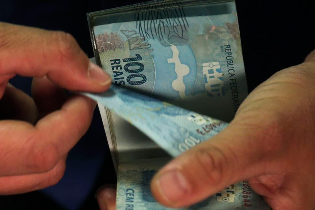Governo vai pagar auxílio de R$ 2,5 mil por mês para brasileiros desempregados em 2026