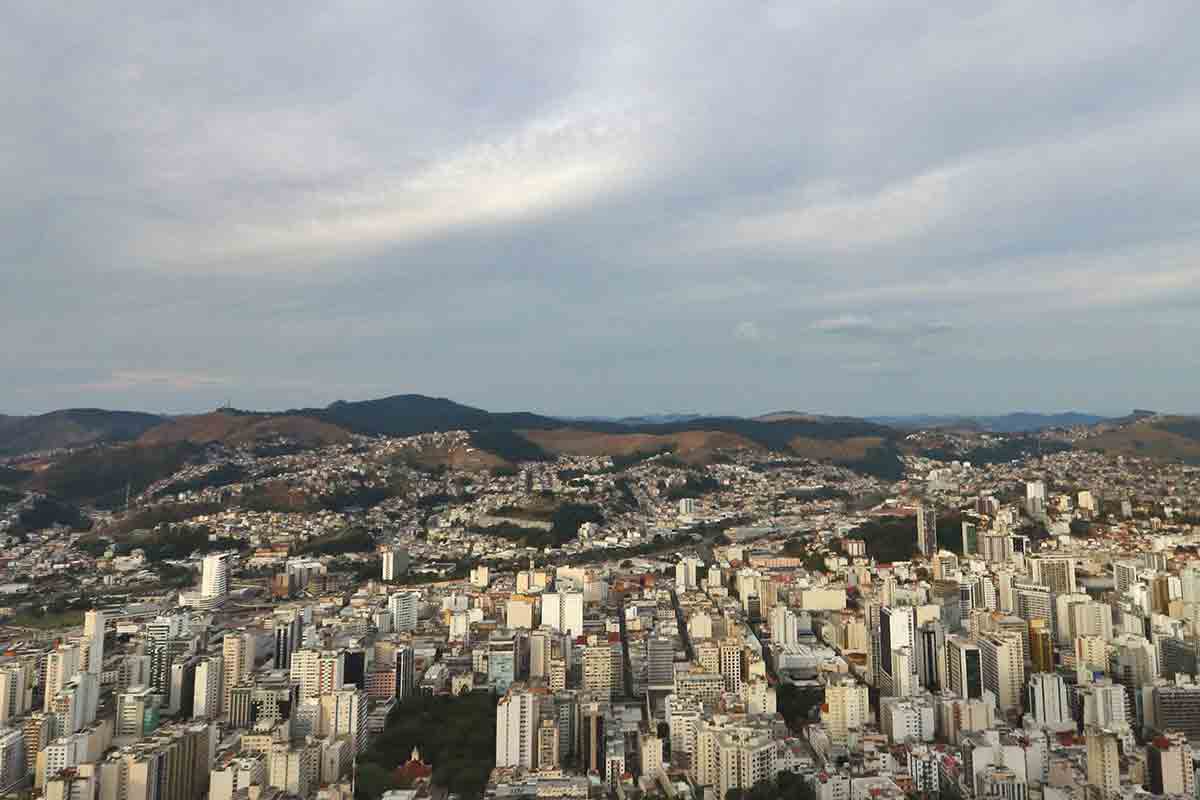 Massa de ar seco e quente mantém temperaturas elevadas em Juiz de Fora 1 tempo felipe couri 1 1