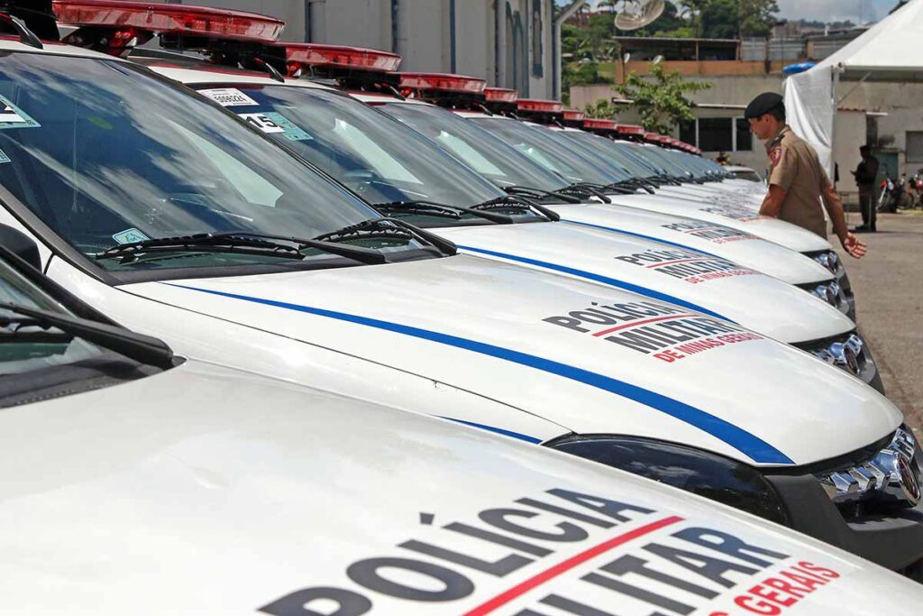 Durante fuga, suspeito de tráfico tenta atropelar policial e derruba outro militar de motocicleta 1 viatura pm foto leonardo costa arquivo tm