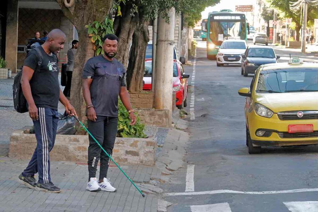 Mobilidade urbana é desafio para pessoa com deficiência em Juiz de Fora 2 Margarida veta destinar 5% das multas de trânsito para obras de acessibilidade