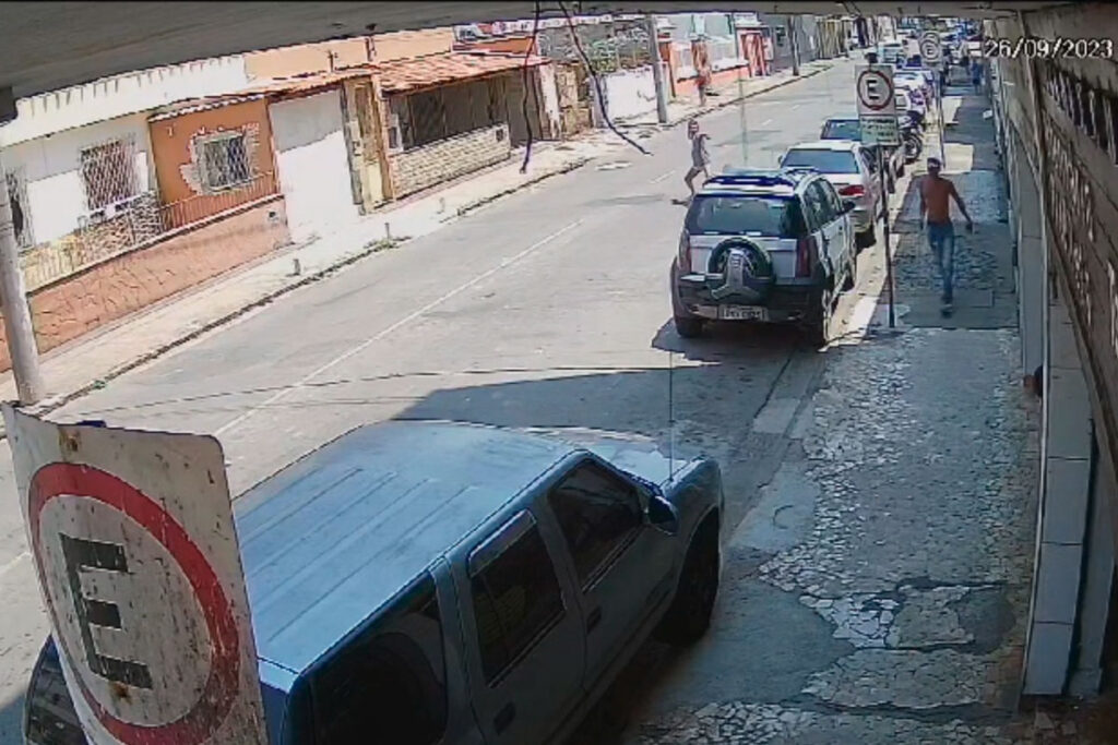 Câmera flagra agressão em frente ao Centro Pop 2 Agressao Centro Pop Reproducao
