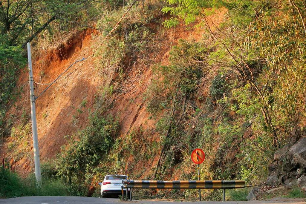 Após dois anos de interdição, obras de contenção na José Lourenço têm início 1 Jose Lourenco Felipe Couri