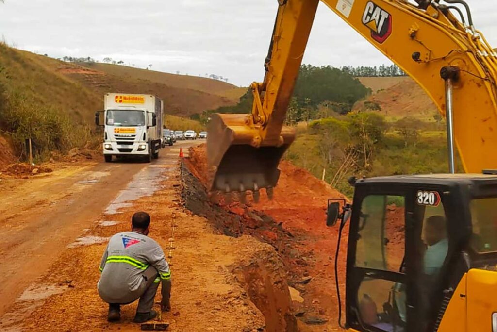 Liberação total da MG-133 deve ocorrer só em novembro 1 MG 133 km 23 obras foto divulgacao DER MG destacada site