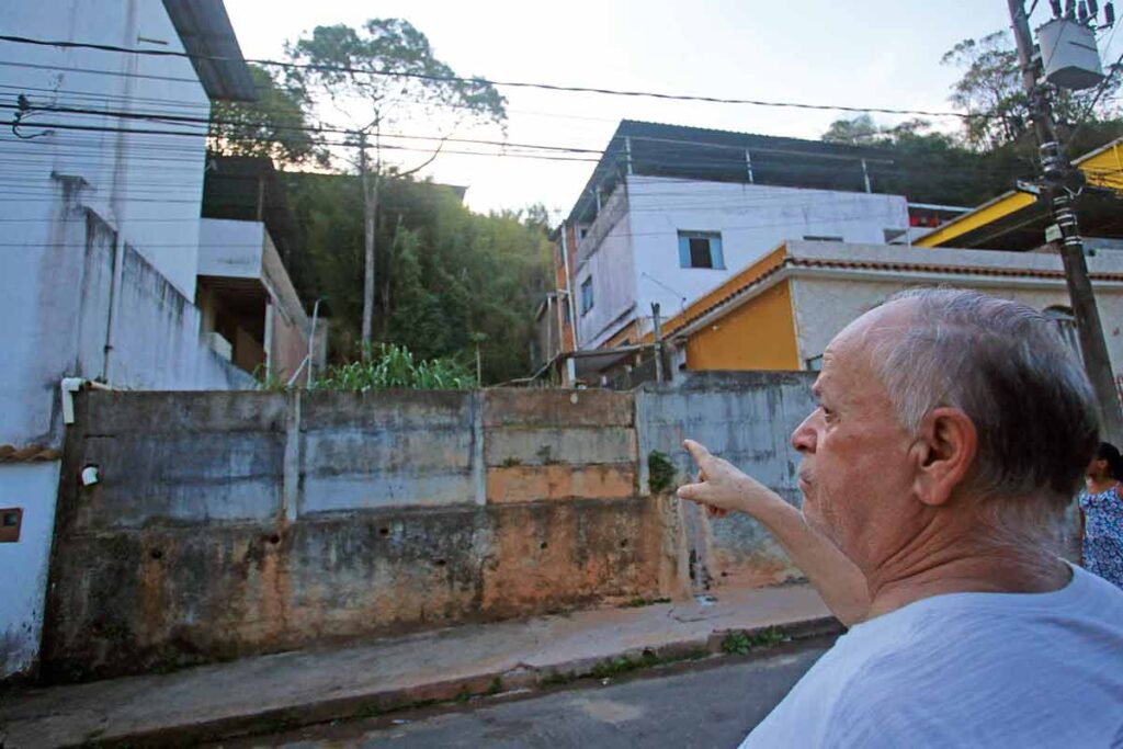 Moradores da Rosa Sffeir não pretendem deixar suas casas 2 OBRAS CAPA RUA ROSA SFFEIR Felipe Couri