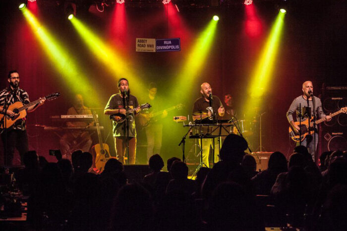 Teatro Paschoal Carlos Magno recebe o show 'Para Lennon & McCartney - os Beatles e o Clube da Esquina' 1 PARA LENNON E MCCARTNEY GUSTAVO STEPHAN DIVULGACAO 1