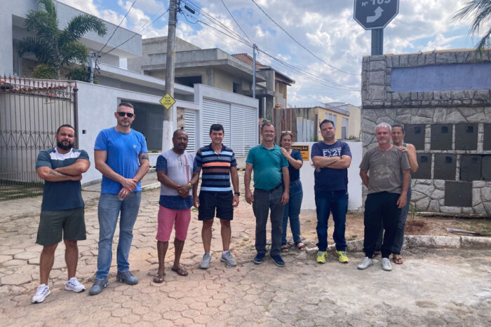 Moradores do Quintas das Avenidas barram instalação de antena 1 quintas