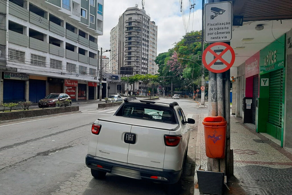 Avenida Itamar Franco perde vagas de estacionamento 2 vagas