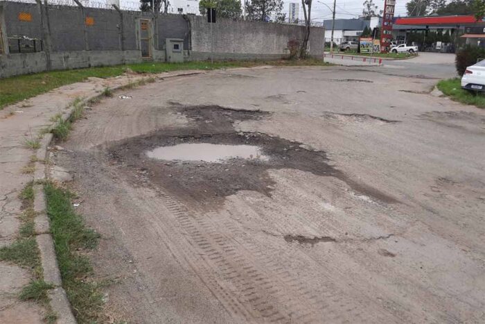 Buracos tomam conta de rotatória na Zona Norte 1 VU Contribuicao do leitor 2