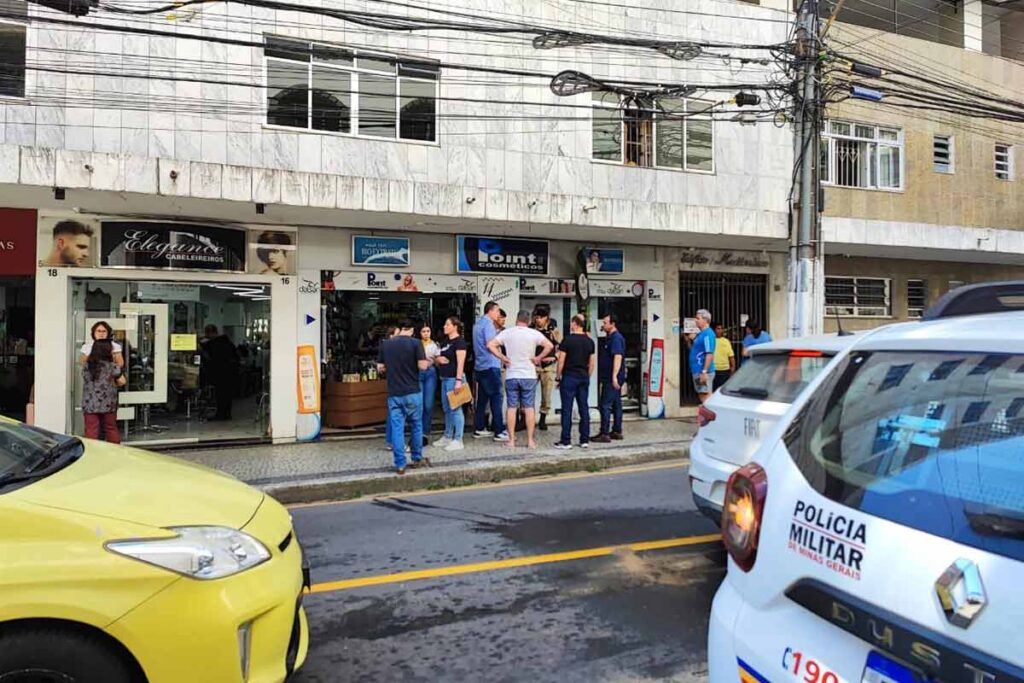 Loja de cosméticos é assaltada no São Mateus 1 assalto sao mateus 2 contribuicao de leitor