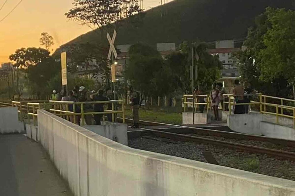 Adolescente morre atropelada por trem na Zona Norte 1 atropelamento trem reproducao redes sociais